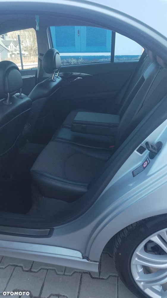 Mercedes-Benz Klasa E 240 4Matic Avantgarde - 18