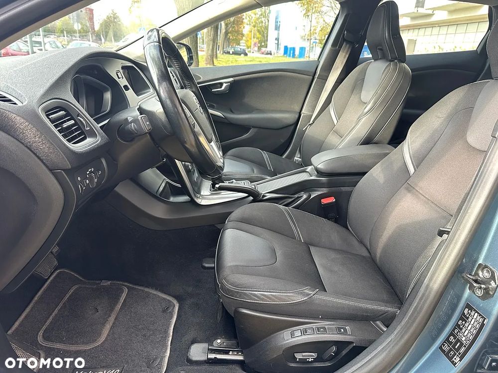 Volvo V40 D3 Momentum - 9