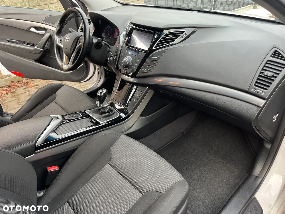 Hyundai i40 i40cw 1.7 CRDi Fifa World Cup Edition - 11