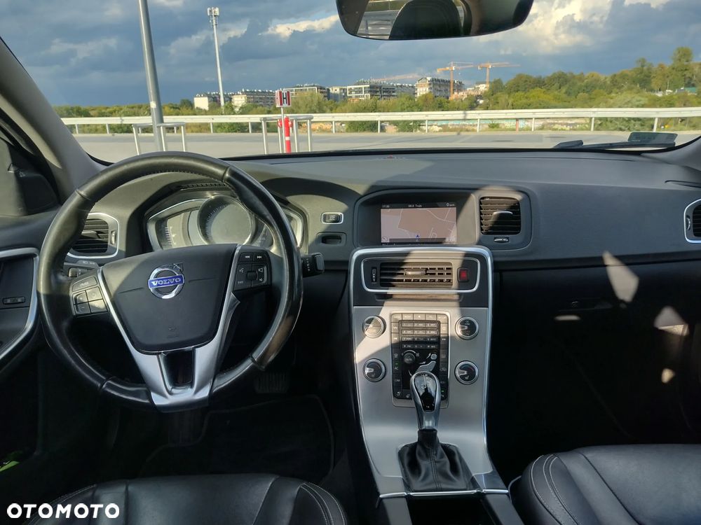 Volvo S60 T5 Drive-E Dynamic Edition (Kinetic) - 10