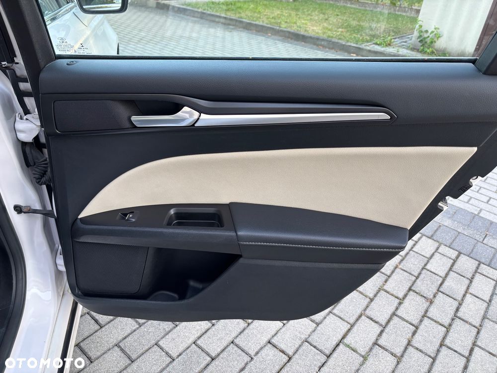 Ford Fusion 2.0 EcoBoost Titanium - 25