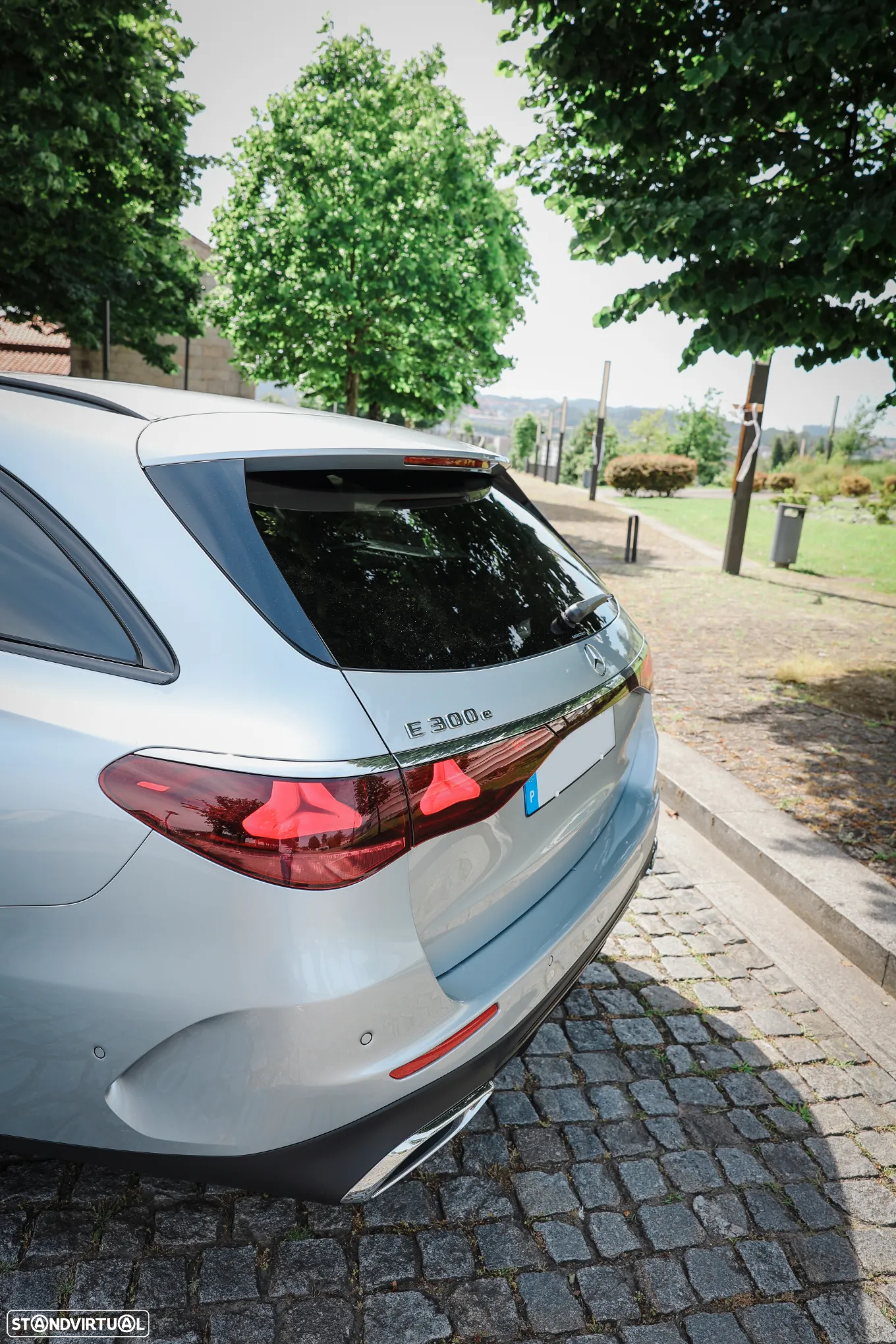 Mercedes-Benz E 300 e AMG Line - 11