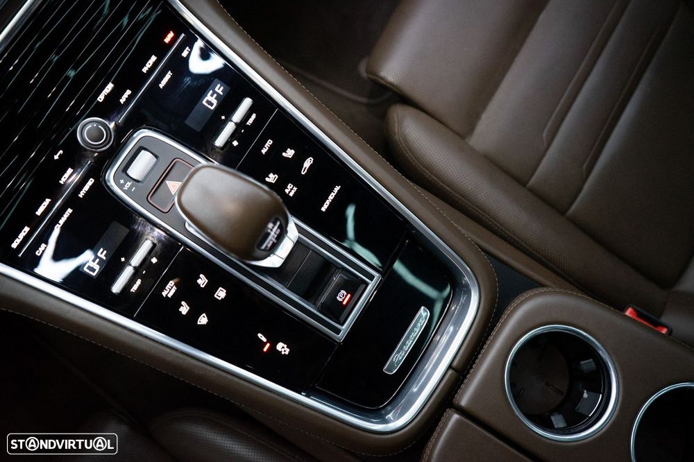 Porsche Panamera Sport Turismo 4 E-Hybrid - 33