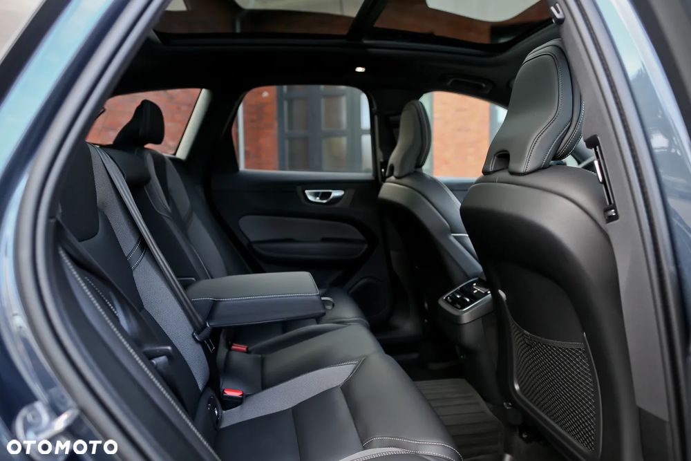 Volvo XC 60 B4 D AWD Ultimate Dark - 24