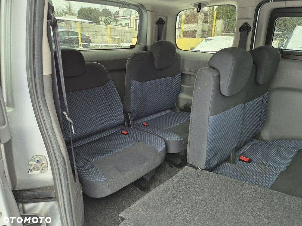 Nissan NV200 - 11