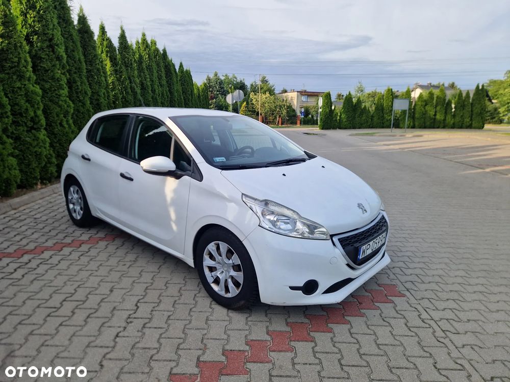 Peugeot 208 - 1