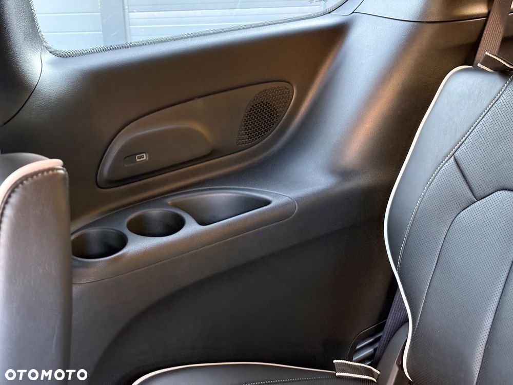 Chrysler Pacifica - 23