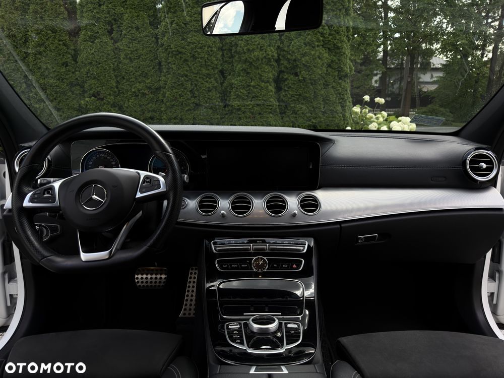 Mercedes-Benz Klasa E 220 d 4-Matic 9G-TRONIC - 14