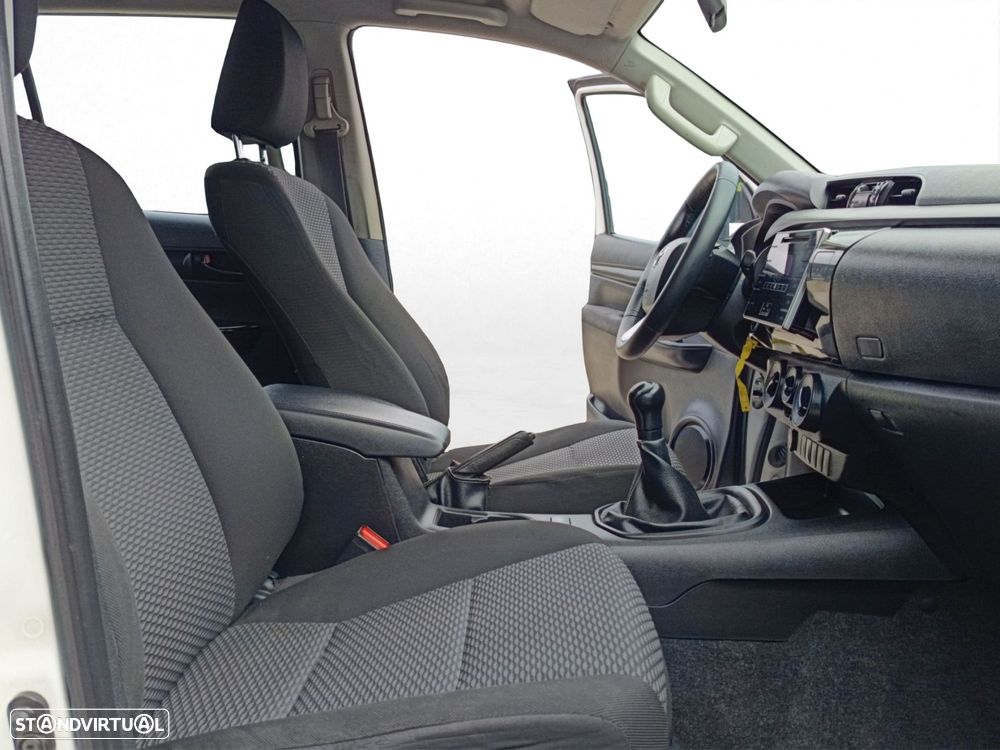 Toyota Hilux 2.4 D-4D 2WD CD CM - 26