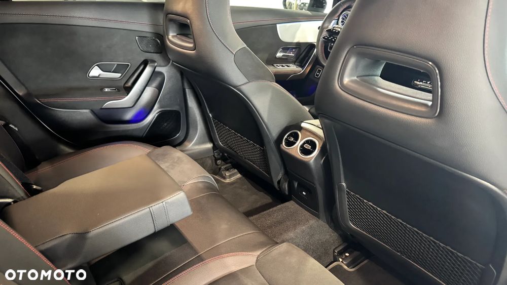 Mercedes-Benz CLA 200 AMG Line 7G-DCT - 34