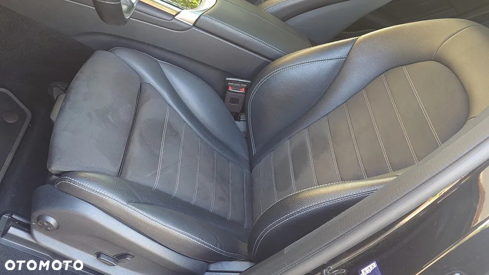 Mercedes-Benz GLC 300 e 4-Matic - 23