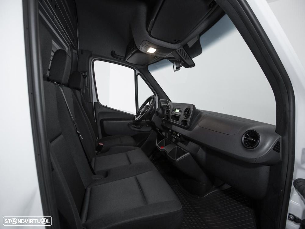 Mercedes-Benz E-SPRINTER - 11