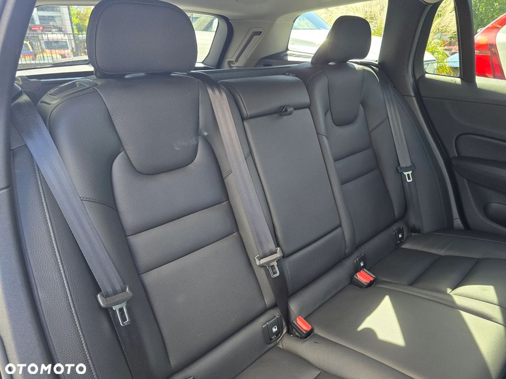 Volvo V60 T6 AWD Plug-In Hybrid Plus Dark - 9
