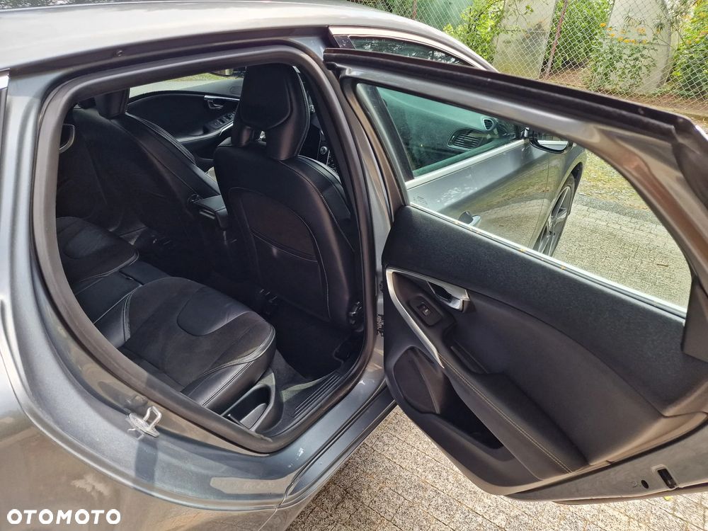 Volvo V40 D2 Drive-E R-Design Kinetic - 21