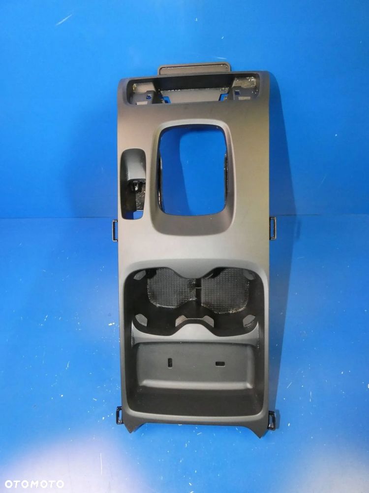 VOLVO XC40 TUNEL ŚRODKOWY UCHWYT NA KUBKI PODSTAWA - 1