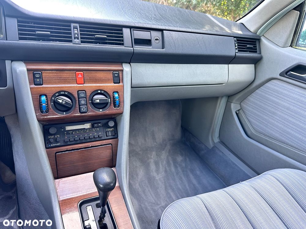 Mercedes-Benz W124 (1984-1993) - 12