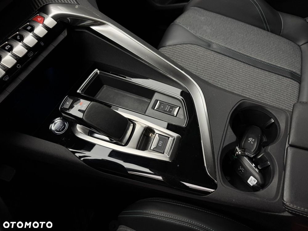 Peugeot 3008 1.6 PureTech Hybrid PHEV Allure S&S EAT8 - 27