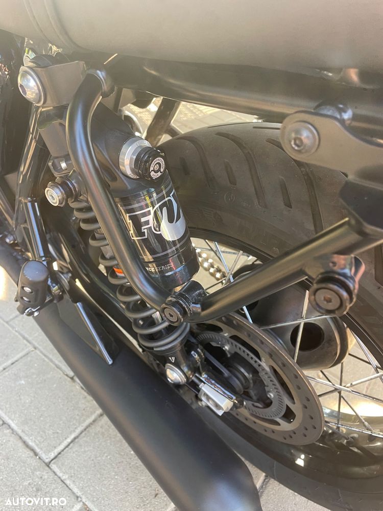 Triumph Bonneville T120 Black - 3