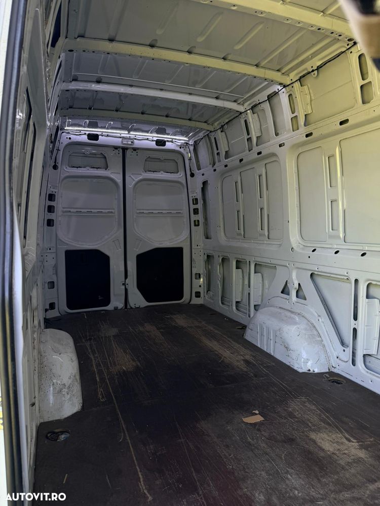 Mercedes-Benz Sprinter - 12