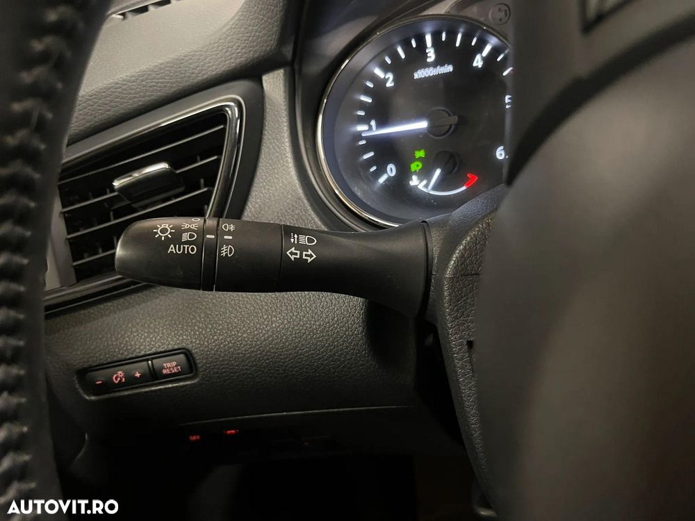 Nissan X-Trail 1.7 dCi ALL-MODE 4x4i Xtronic Acenta - 20