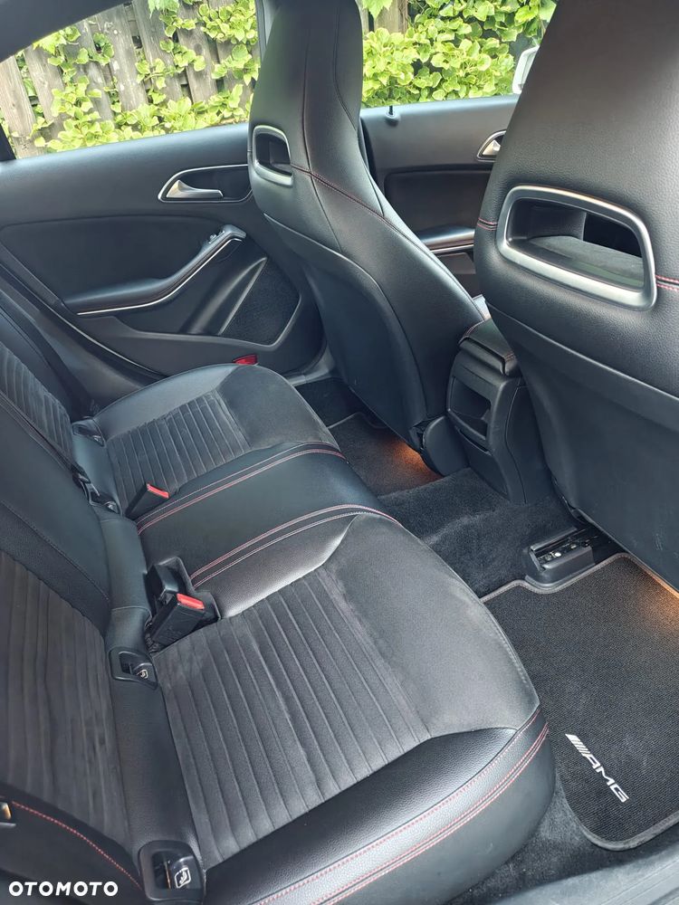 Mercedes-Benz CLA 220 4-Matic AMG Line - 22