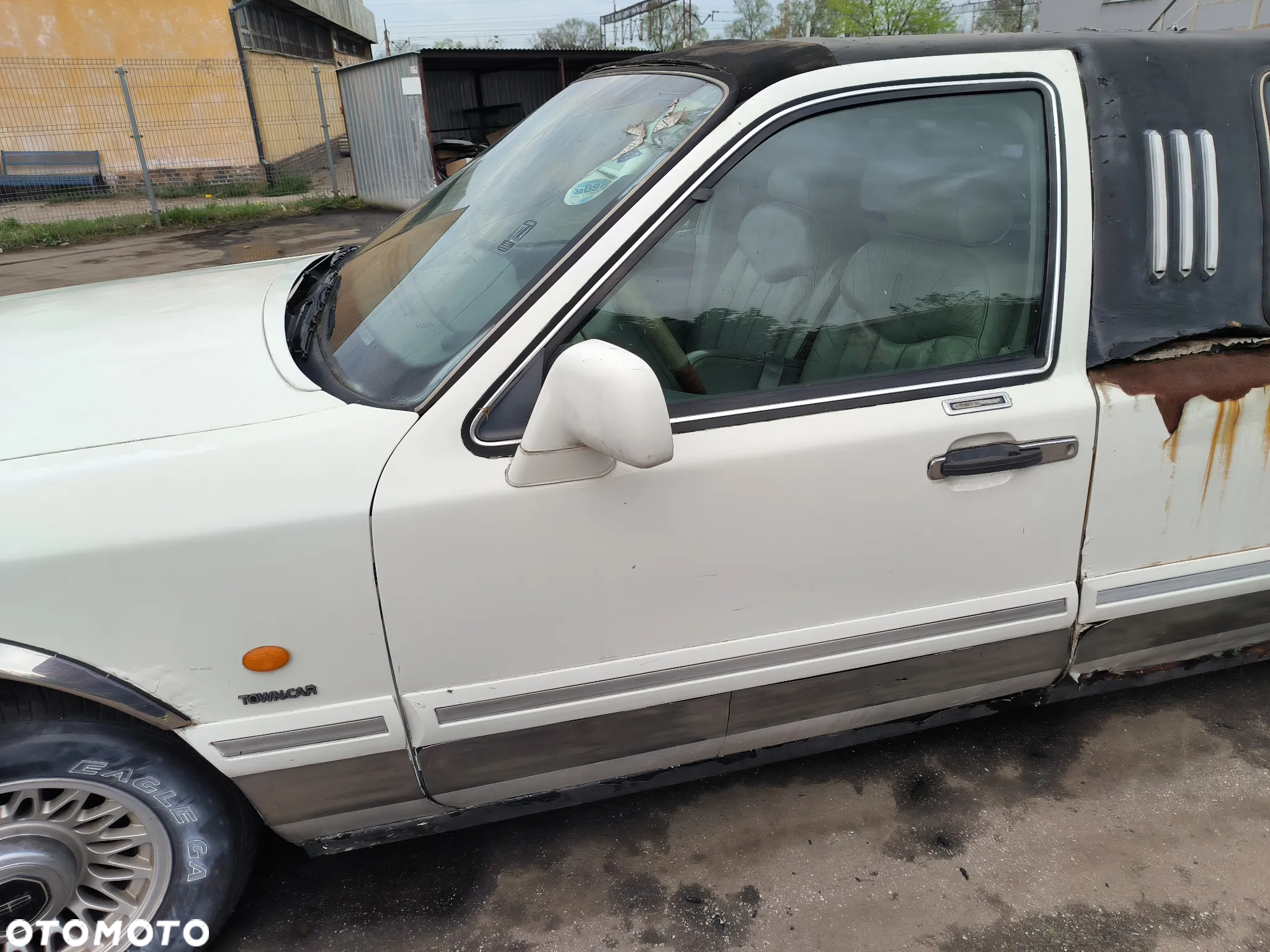 Części drzwi zderzak maska Lincoln Town Car II 89-97 4.8 V8 - 16