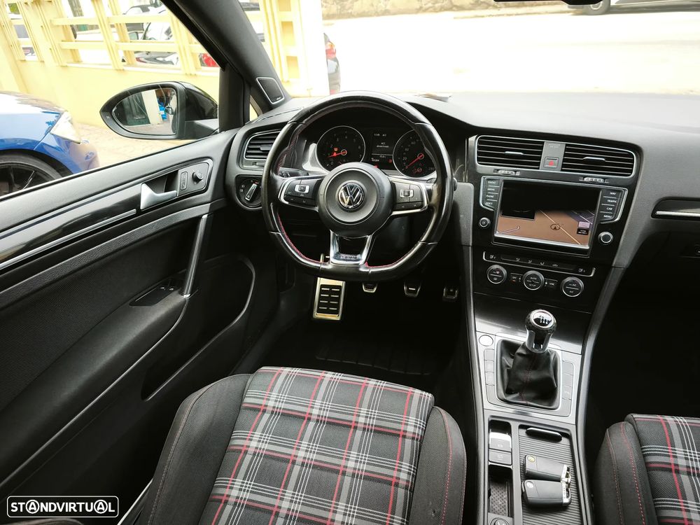 VW Golf GTI Performance BlueMotion - 27