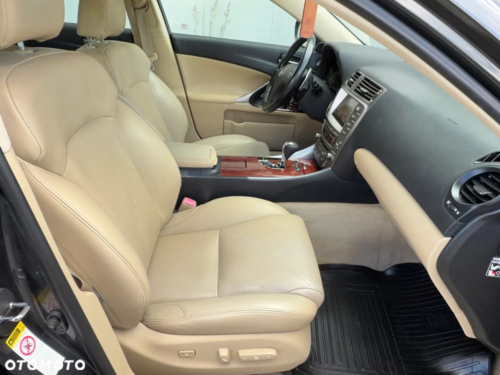 Lexus IS 250 Luxury Line - 16