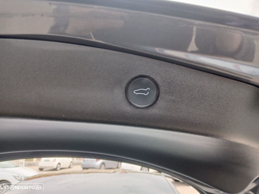 Tesla Model 3 - 12