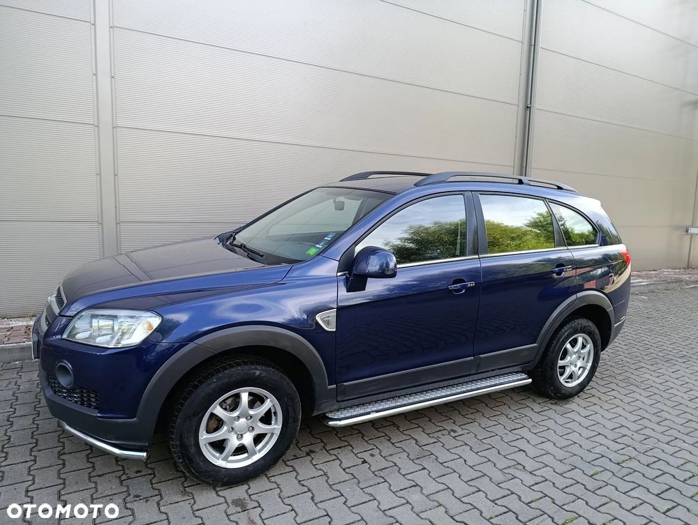 Chevrolet Captiva 2.4 LS 5os - 23