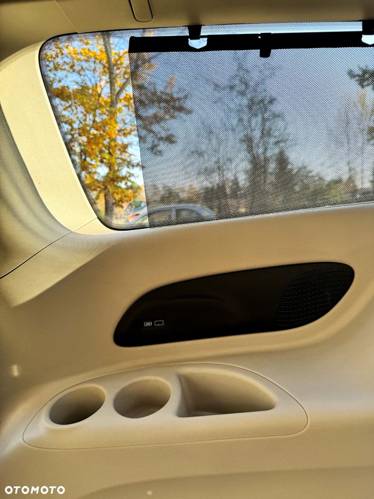 Chrysler Pacifica - 32