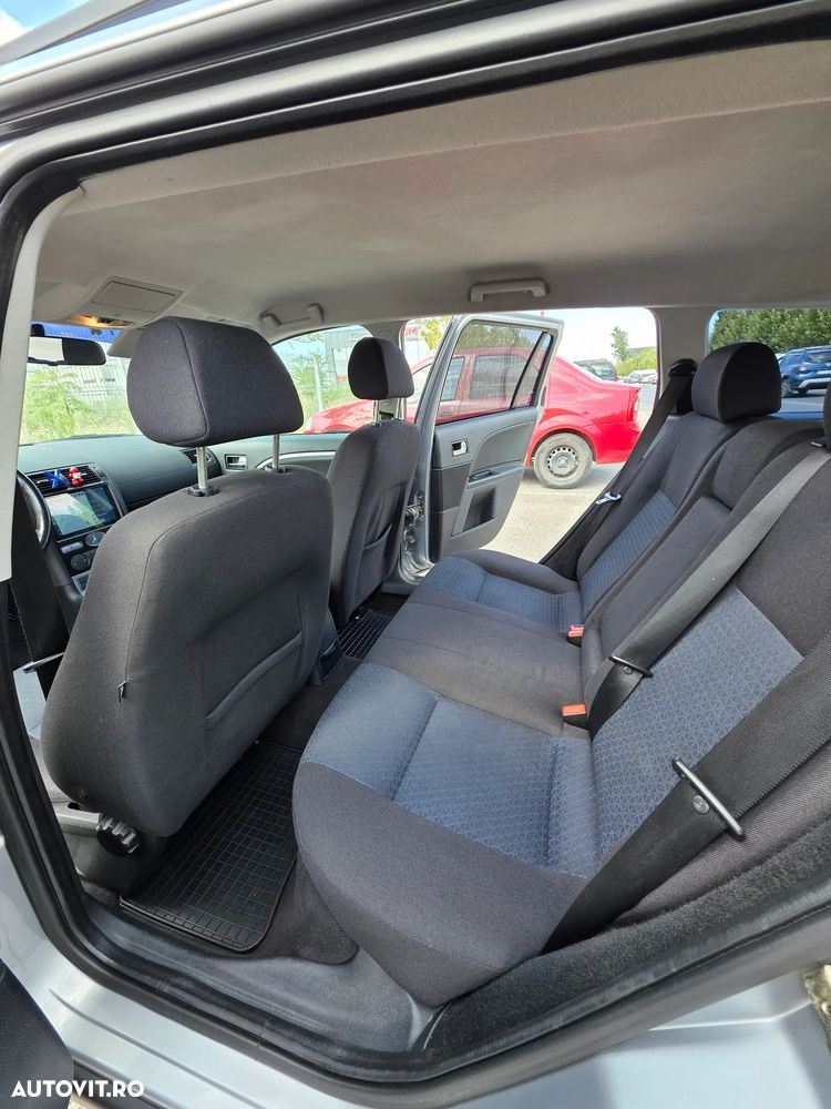 Ford Mondeo Wagon 1.8 Trend - 13