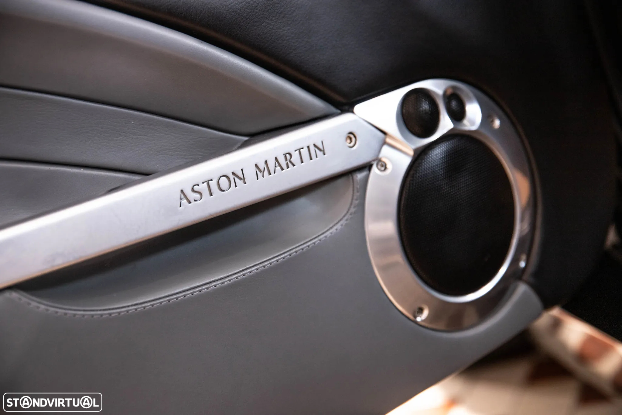 Aston Martin Vanquish - 27