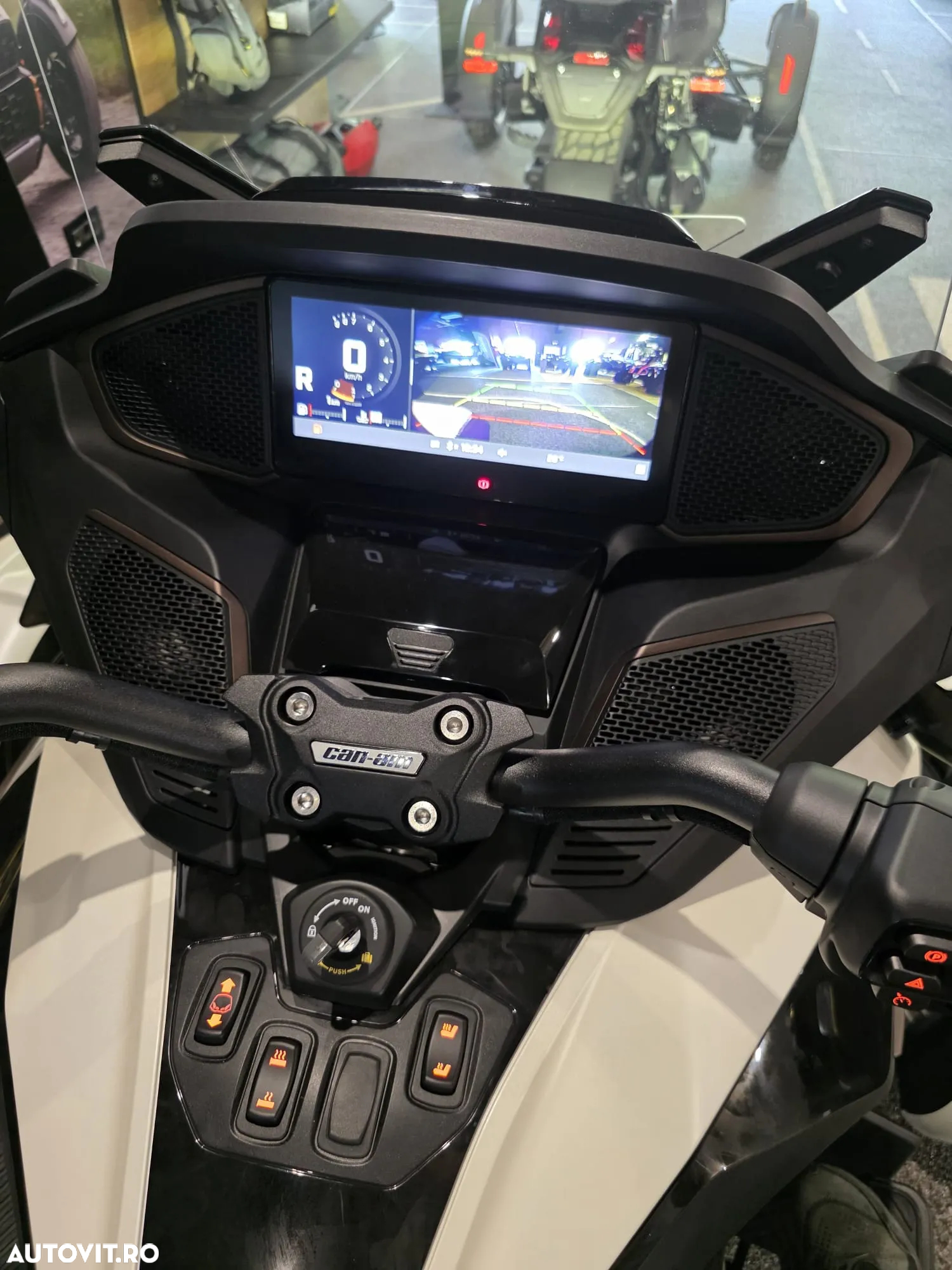 Can-Am Spyder - 15