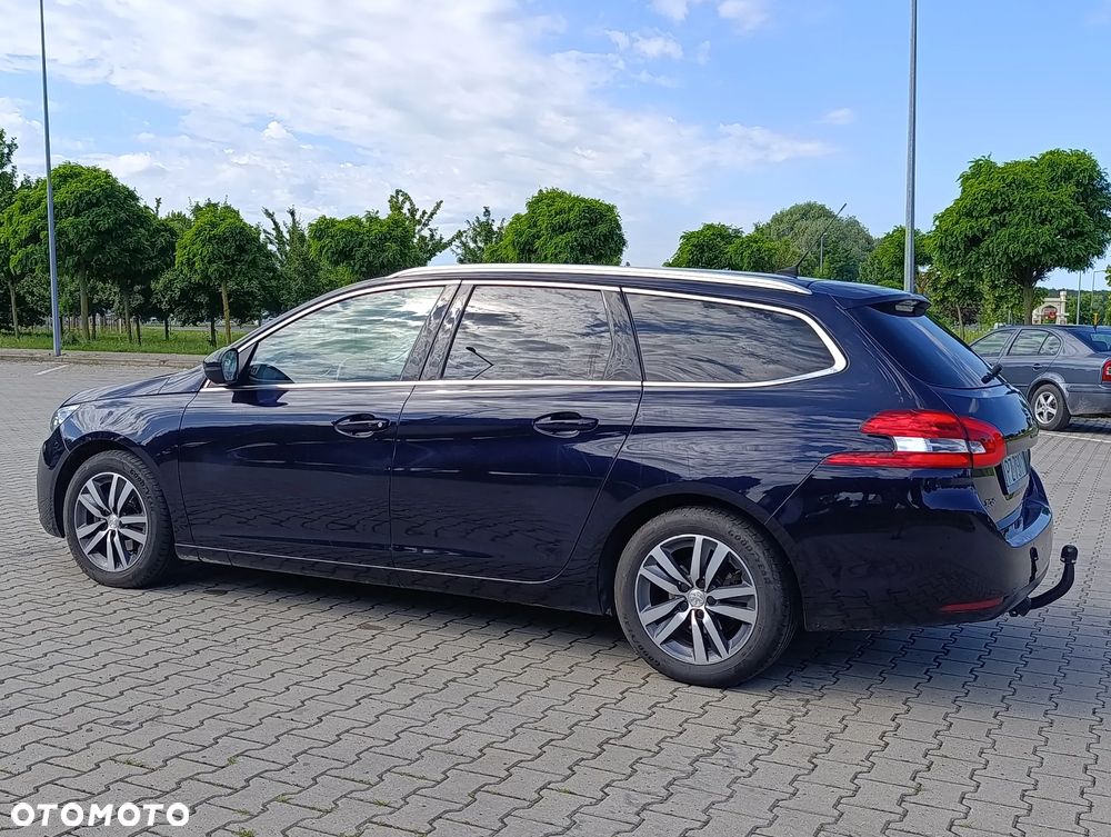 Peugeot 308 - 8