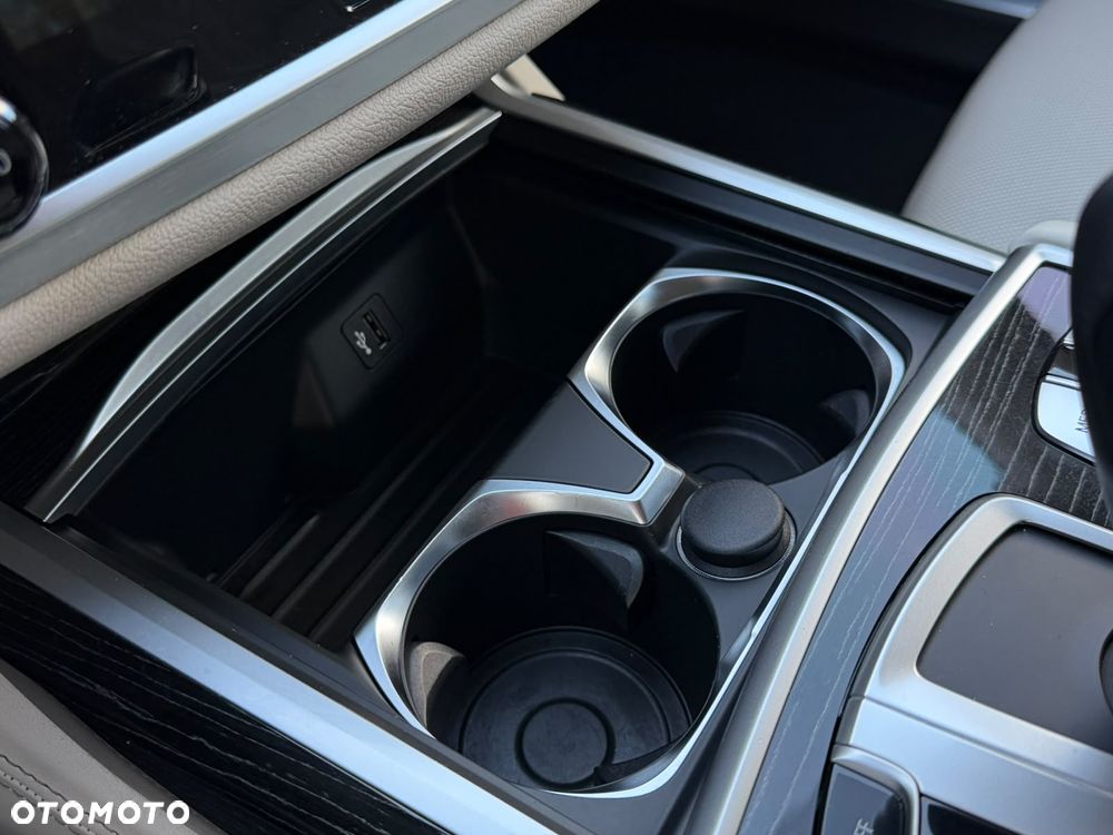 BMW Seria 7 - 11