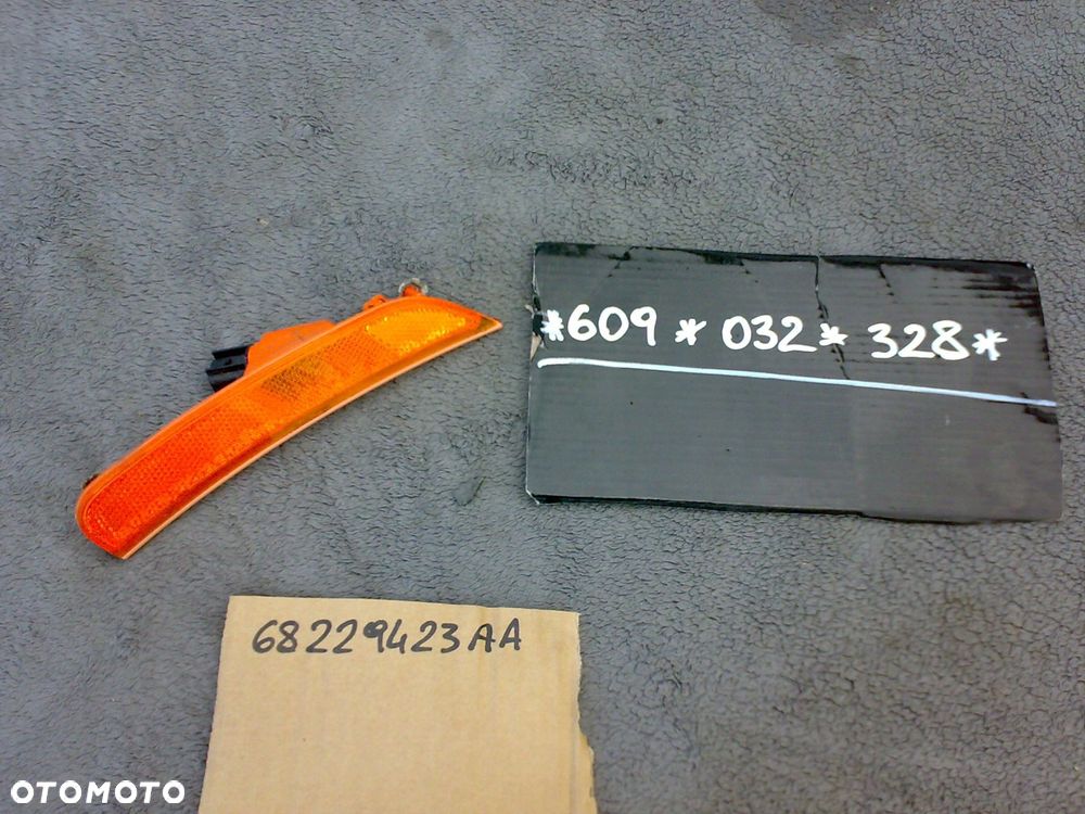 chrysler pacifica 2017- obrysówka przednia lewa lampka w zderzak przód orgi - 1