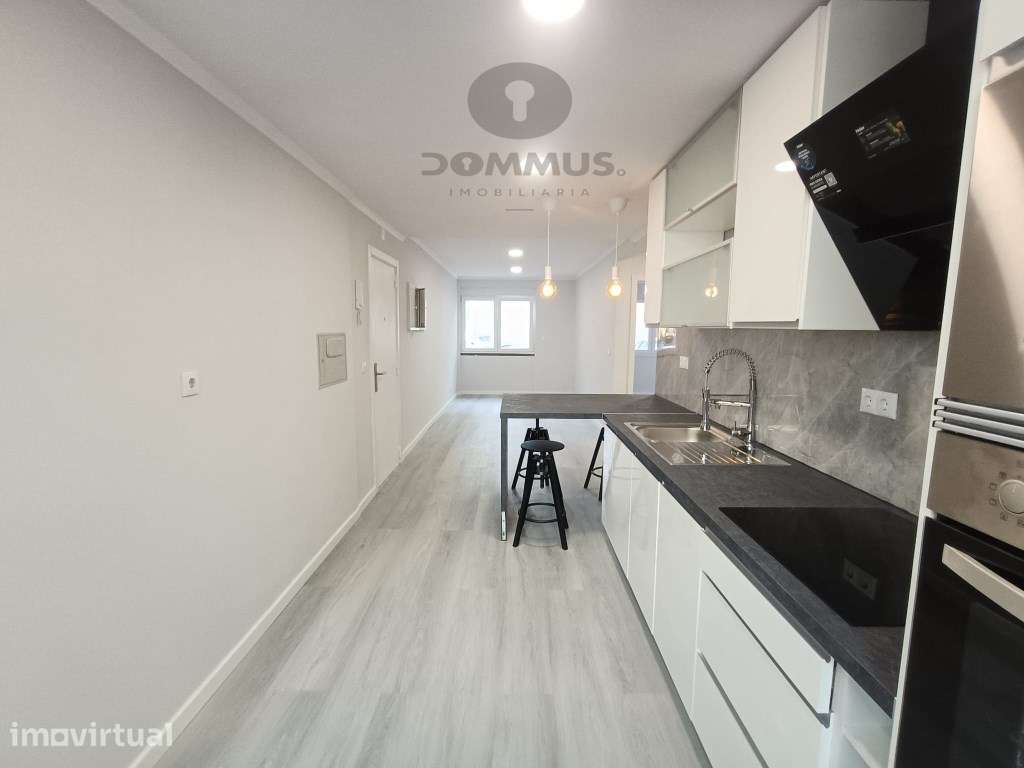 Apartamento T2 Totalmente Remodelado em Benfica - Grande imagem: 5/25