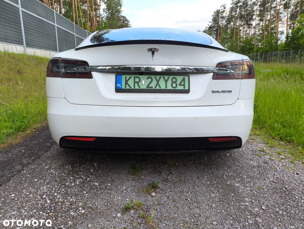 Tesla Model S - 6