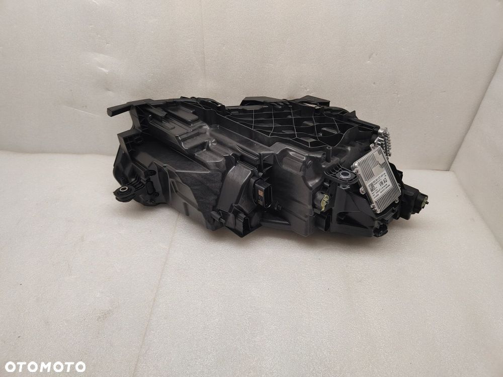 SKODA OCTAVIA IV LIFT PÓŁ LED LAMPA LEWY PRZÓD 5E8941009 - 5