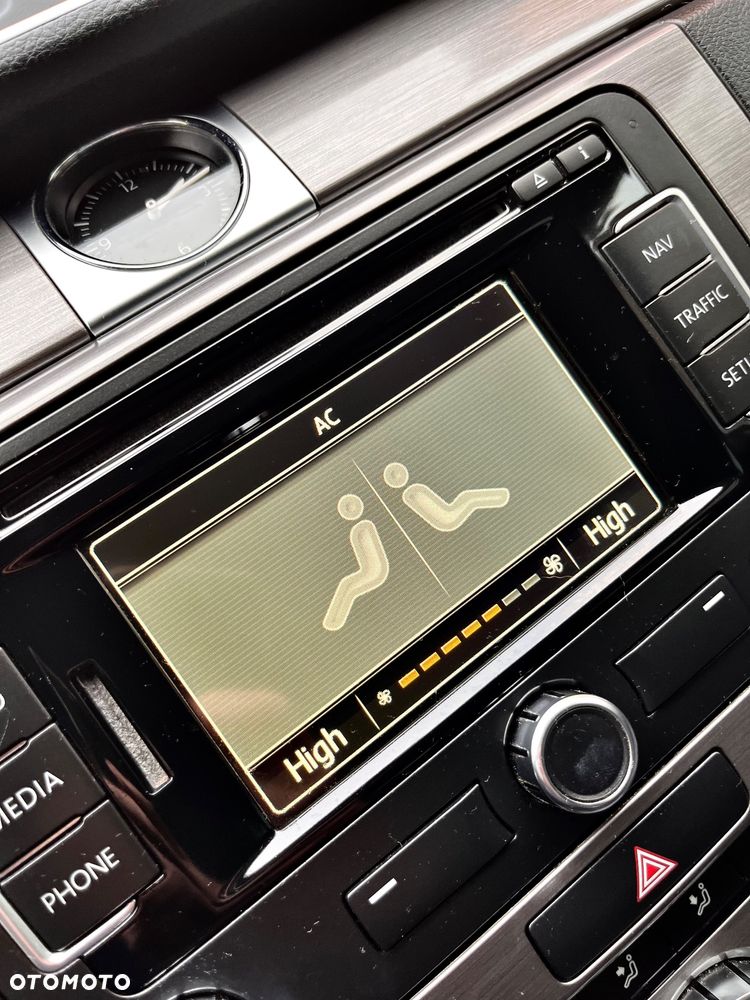 Volkswagen Passat 2.0 TDI BlueMotion Technology Highline - 27