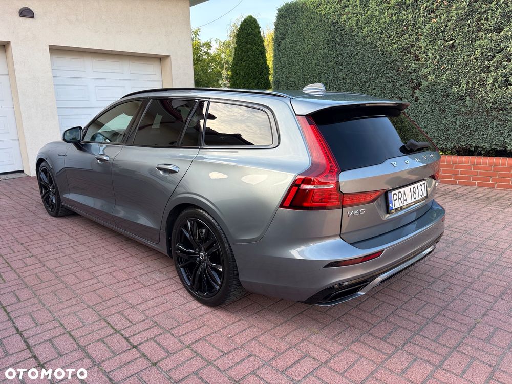 Volvo V60 D4 R-Design - 4