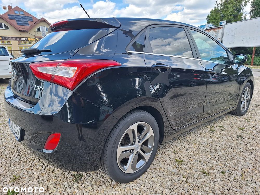 Hyundai i30 blue Kombi 1.6 GDi Passion - 12