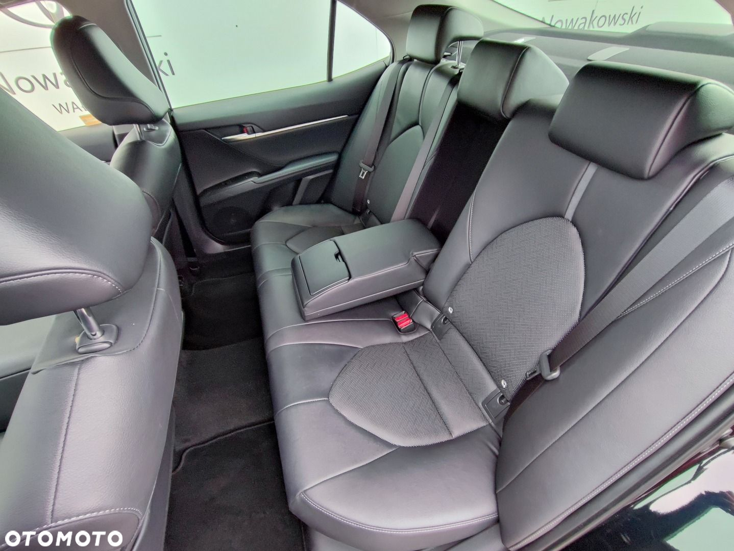 Toyota Camry - 10