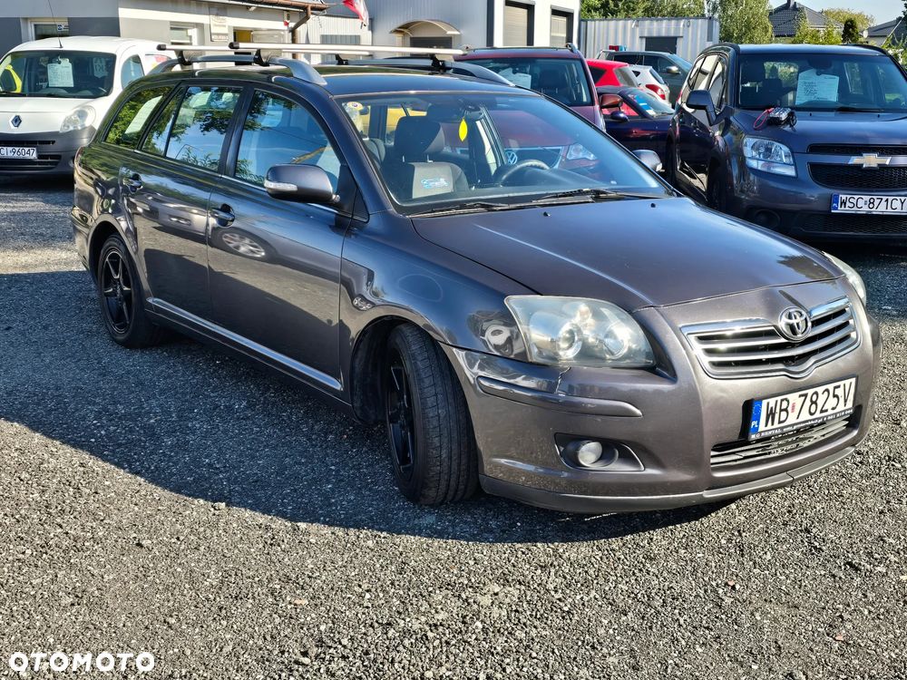Toyota Avensis - 2