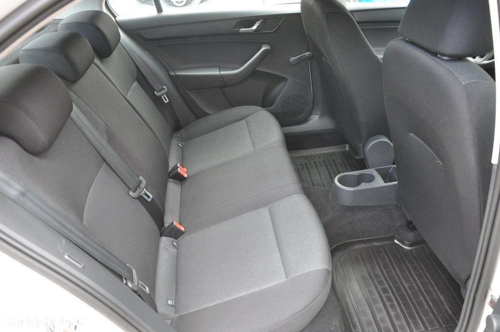 Skoda RAPID 1.2 TSI Drive - 11