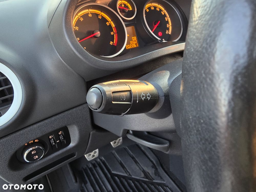 Opel Corsa 1.4 16V Color Edition - 18