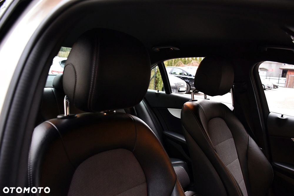 Mercedes-Benz Klasa C 300 9G-TRONIC Exclusive - 36