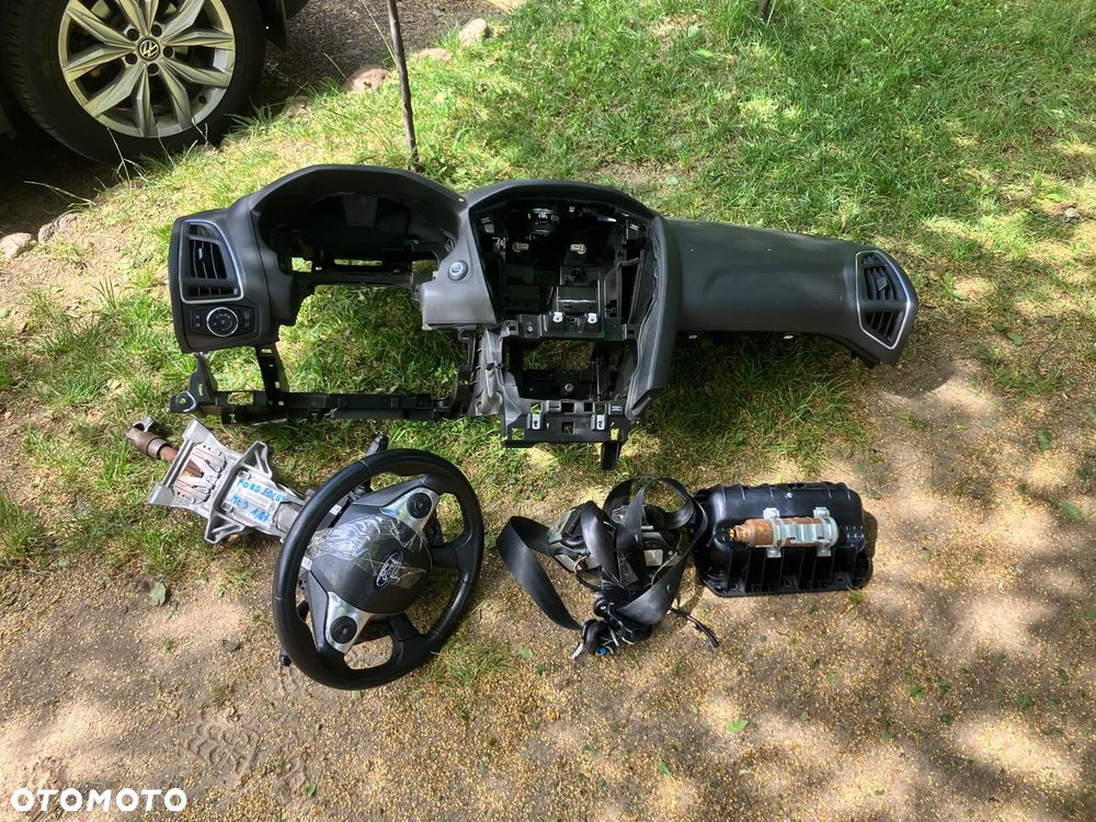 KONSOLA DESKA AIRBAG PASY FORD FOCUS MK3 - 1