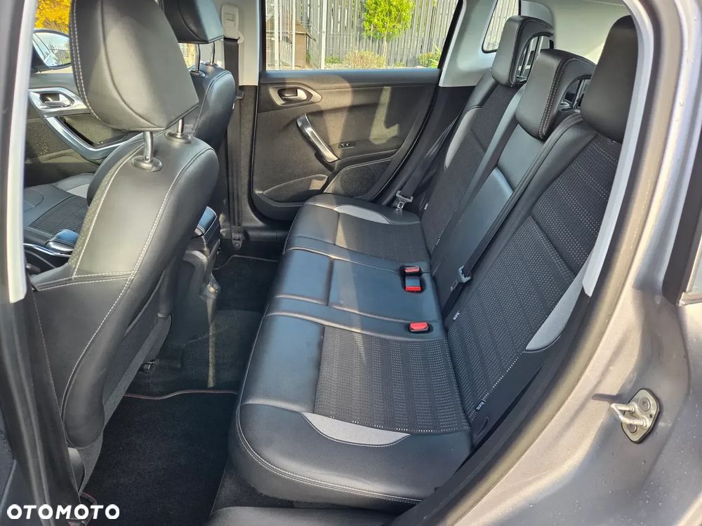 Peugeot 2008 1.6 e-HDi Allure S&S - 11